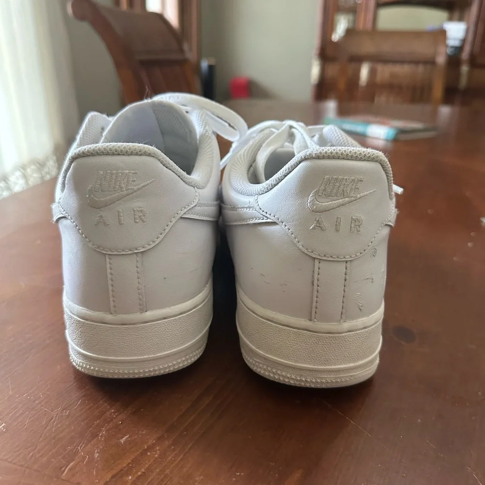 Men Nike Airforce 1s